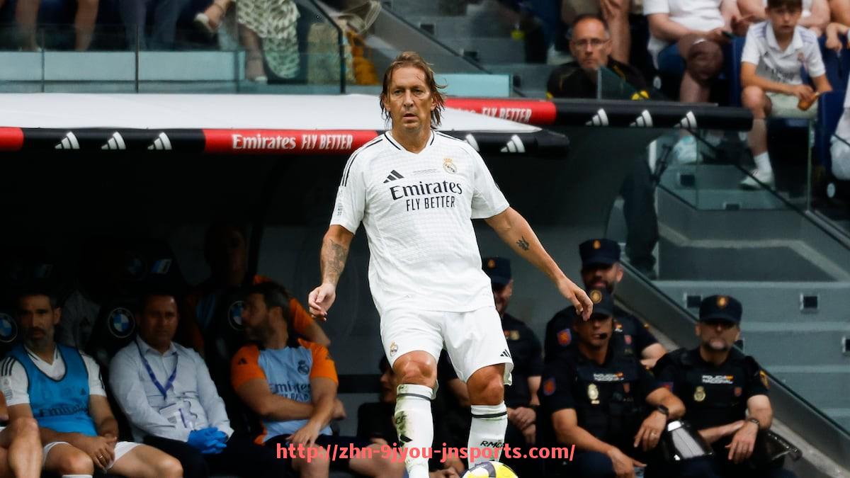 J9九游会登录入口-曼联队现役英超球员身高数据及战术意义解析